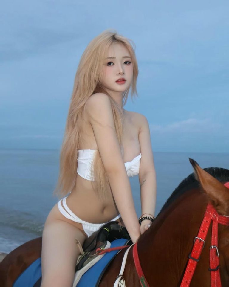 Hình Ảnh Gái Xinh Mặc Bikini Dễ Thương Đáng Yêu