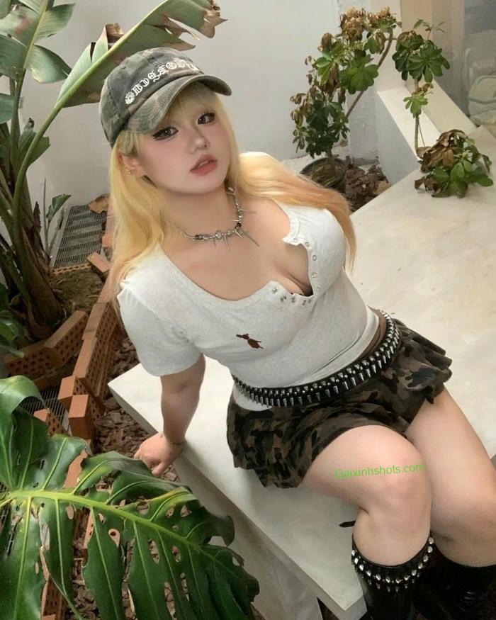 Ảnh gái đẹp khoe dáng sexy với vòng một căng tràn