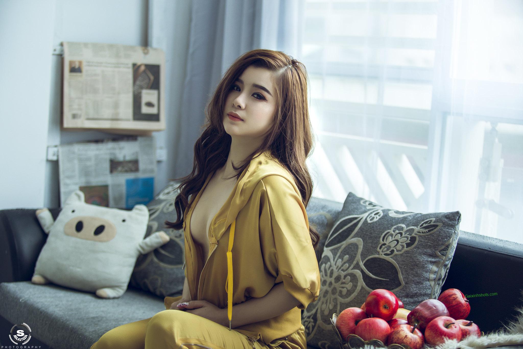 Bộ đồ ngủ xuyên thấu ôm sát đường cong cơ thể