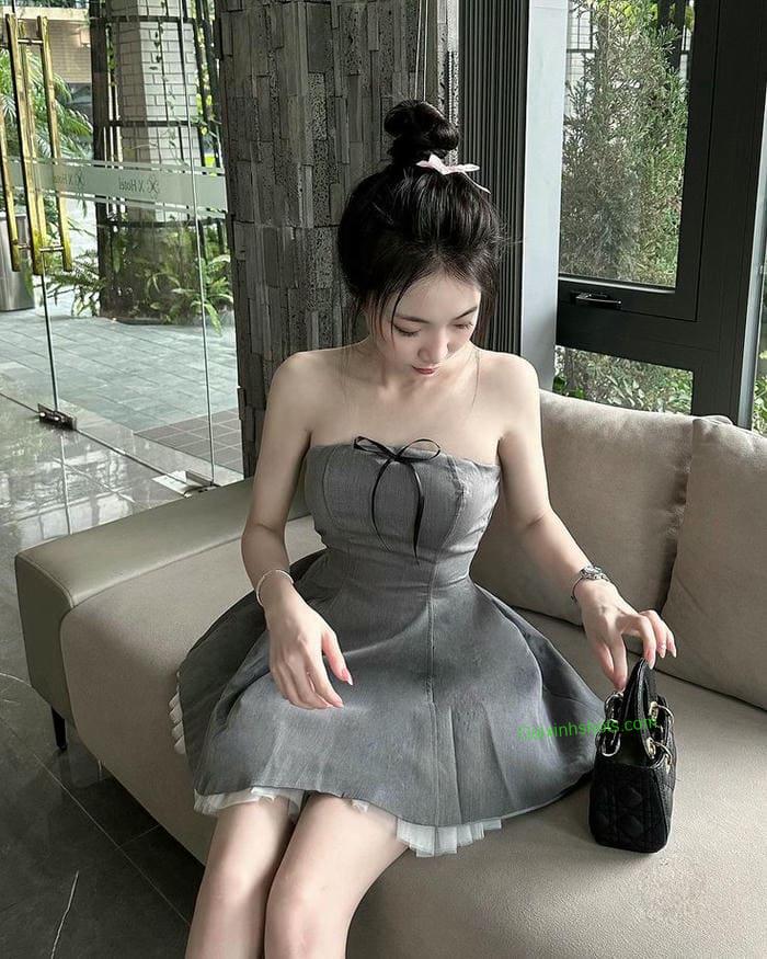 Nụ cười dịu dàng dưới nắng sớm