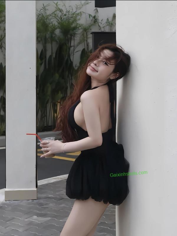 Váy ngắn vừa đủ để khoe nét đẹp tự nhiên