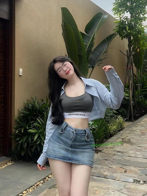 Ảnh gái xinh Việt Nam diện váy ngắn trendy