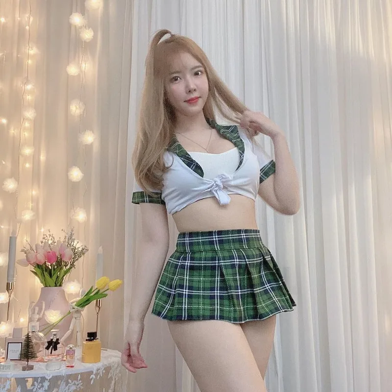 Ảnh gái xinh mặc váy ngắn quyến rũ bạn không thể bỏ qua