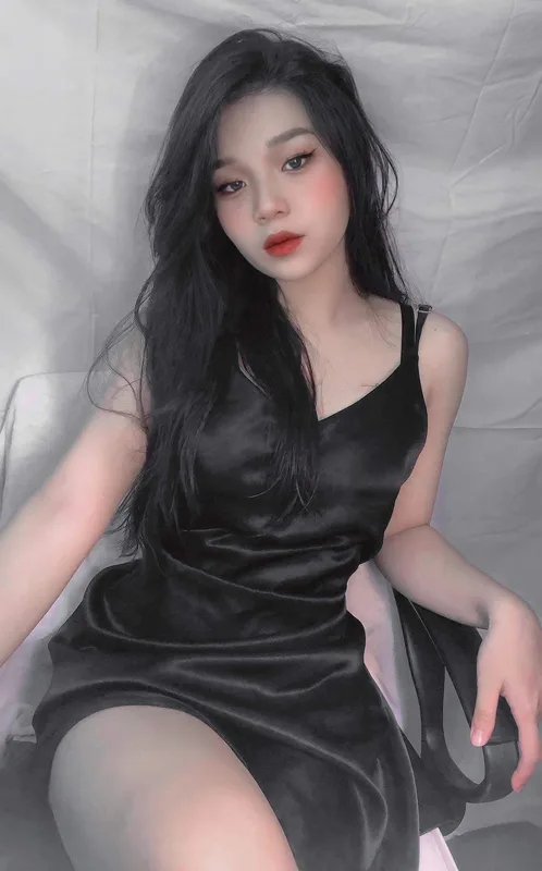 Ảnh gái xinh mặc váy ngắn đi biển