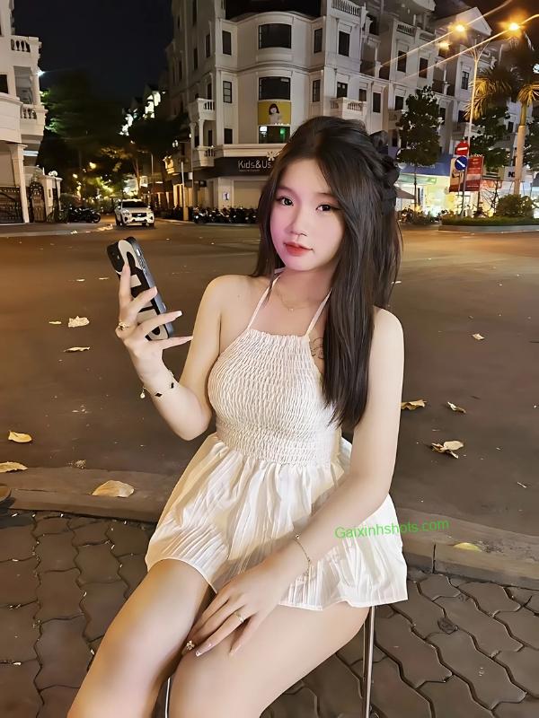 Hình ảnh gái xinh mặc váy ngắn đẹp nhất 2025