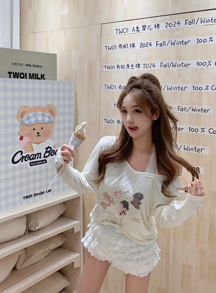 Ảnh gái xinh mặc váy ngắn đầy năng lượng