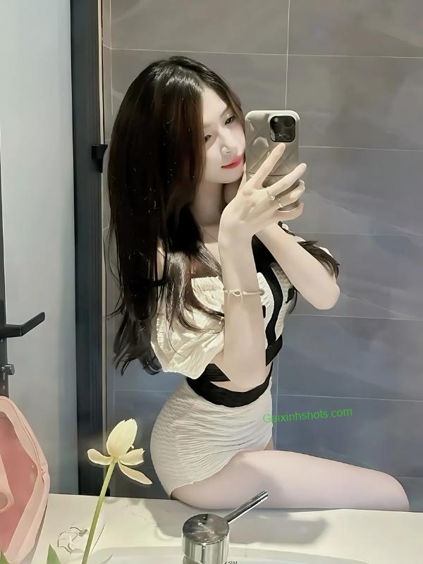 Hình ảnh gái mông to khoe vòng 3 vô cùng sexy