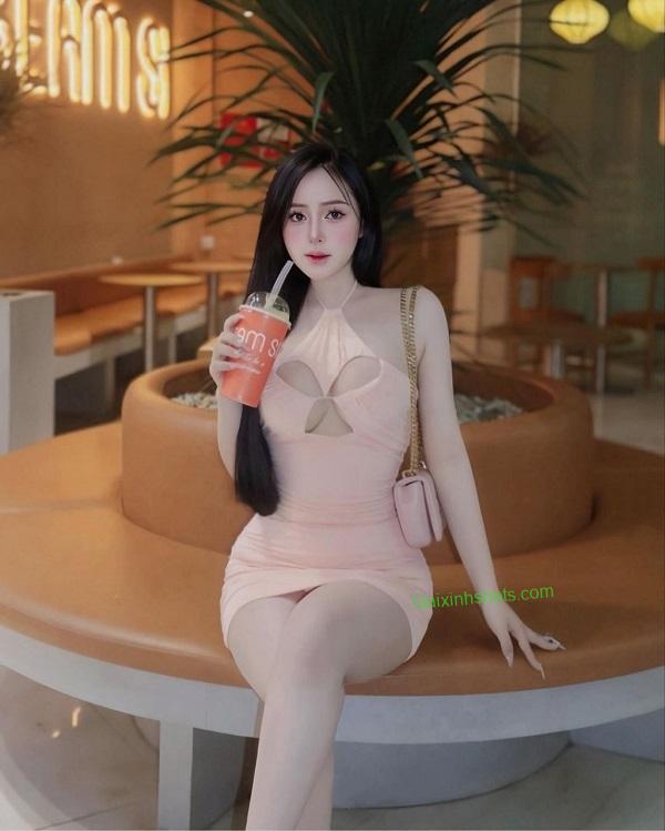 Ảnh gái xinh mặc váy ngắn sang chảnh