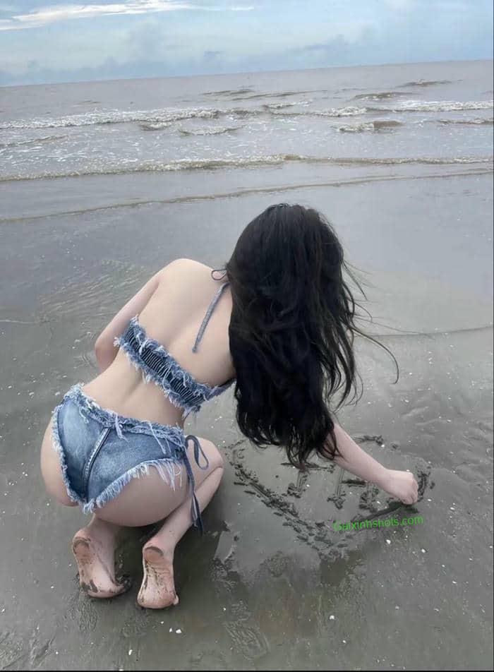 Hình ảnh gái mông to khoe vòng 3 vô cùng sexy