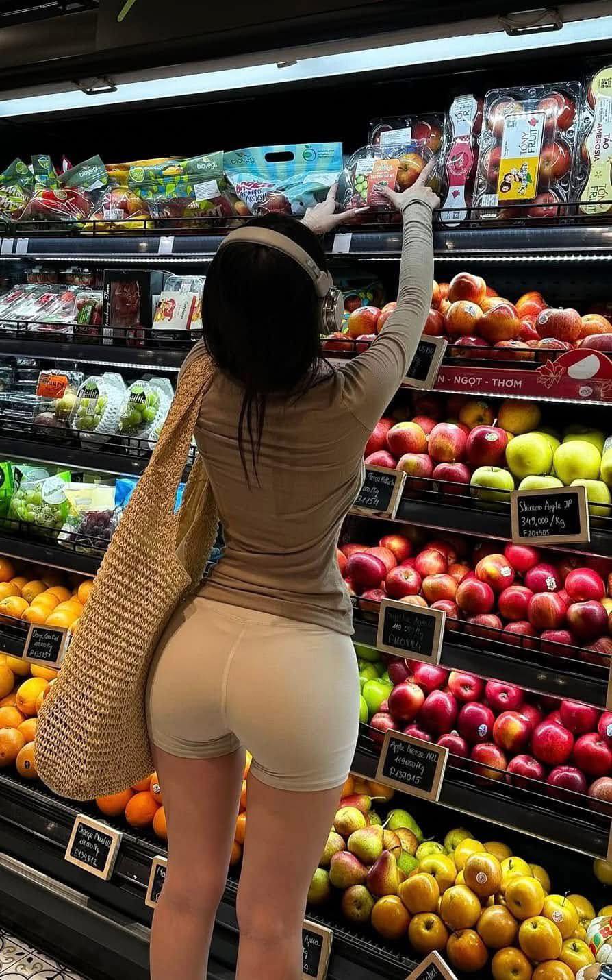 Hình ảnh gái mông to khoe vòng 3 vô cùng sexy