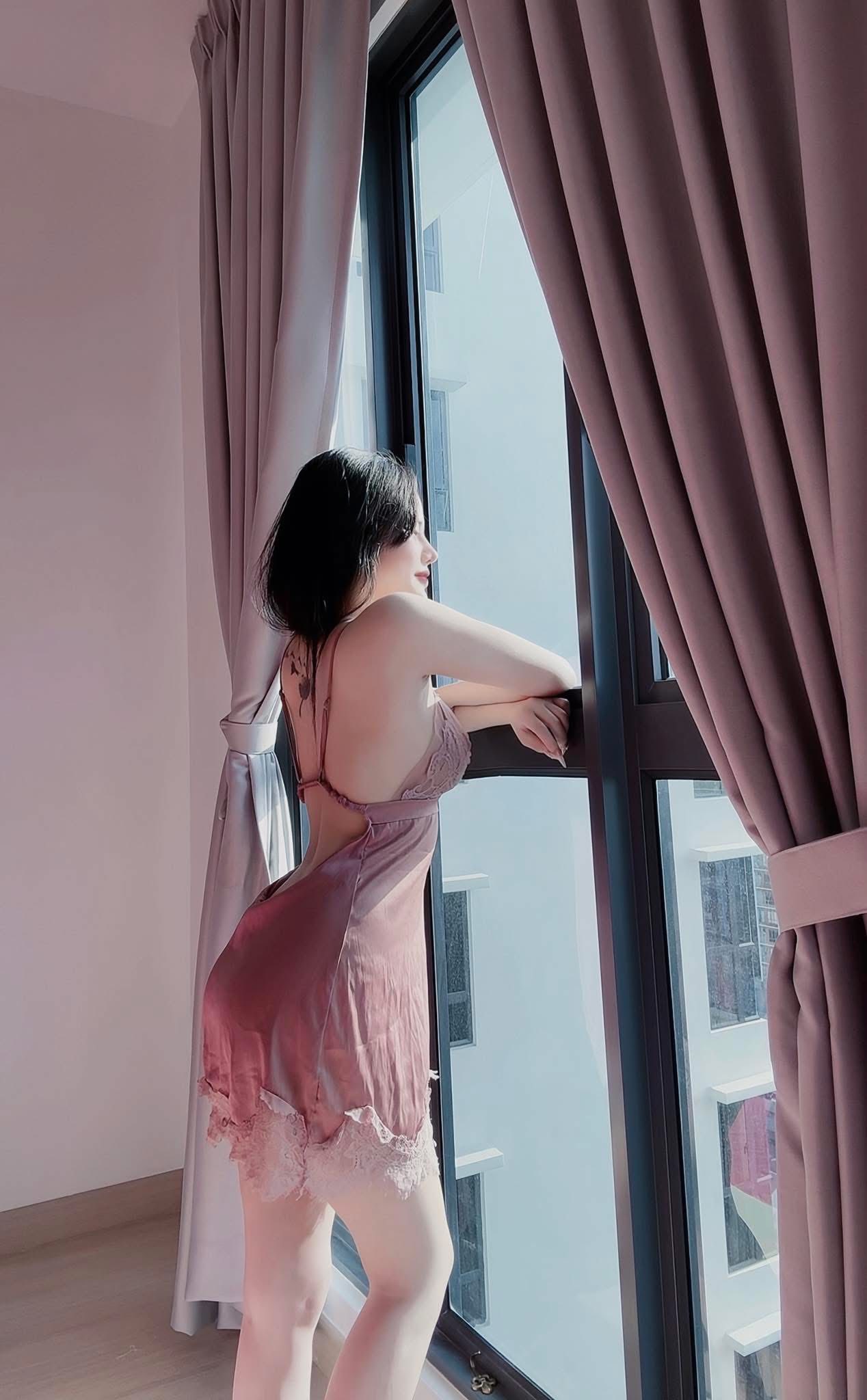 Ảnh gái xinh show dáng, show mông nuột nà