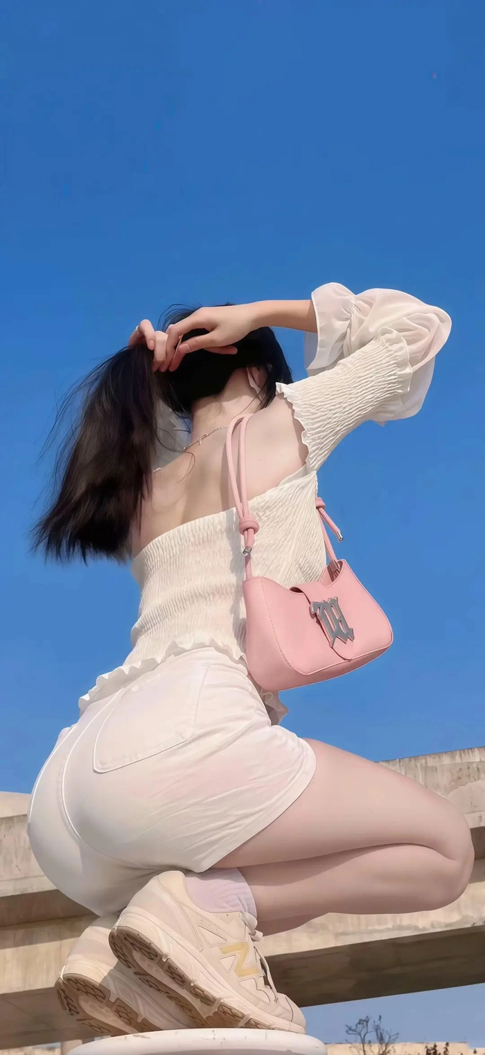 Ảnh hotgirl Việt khoe nhan sắc cùng vòng một gợi cảm