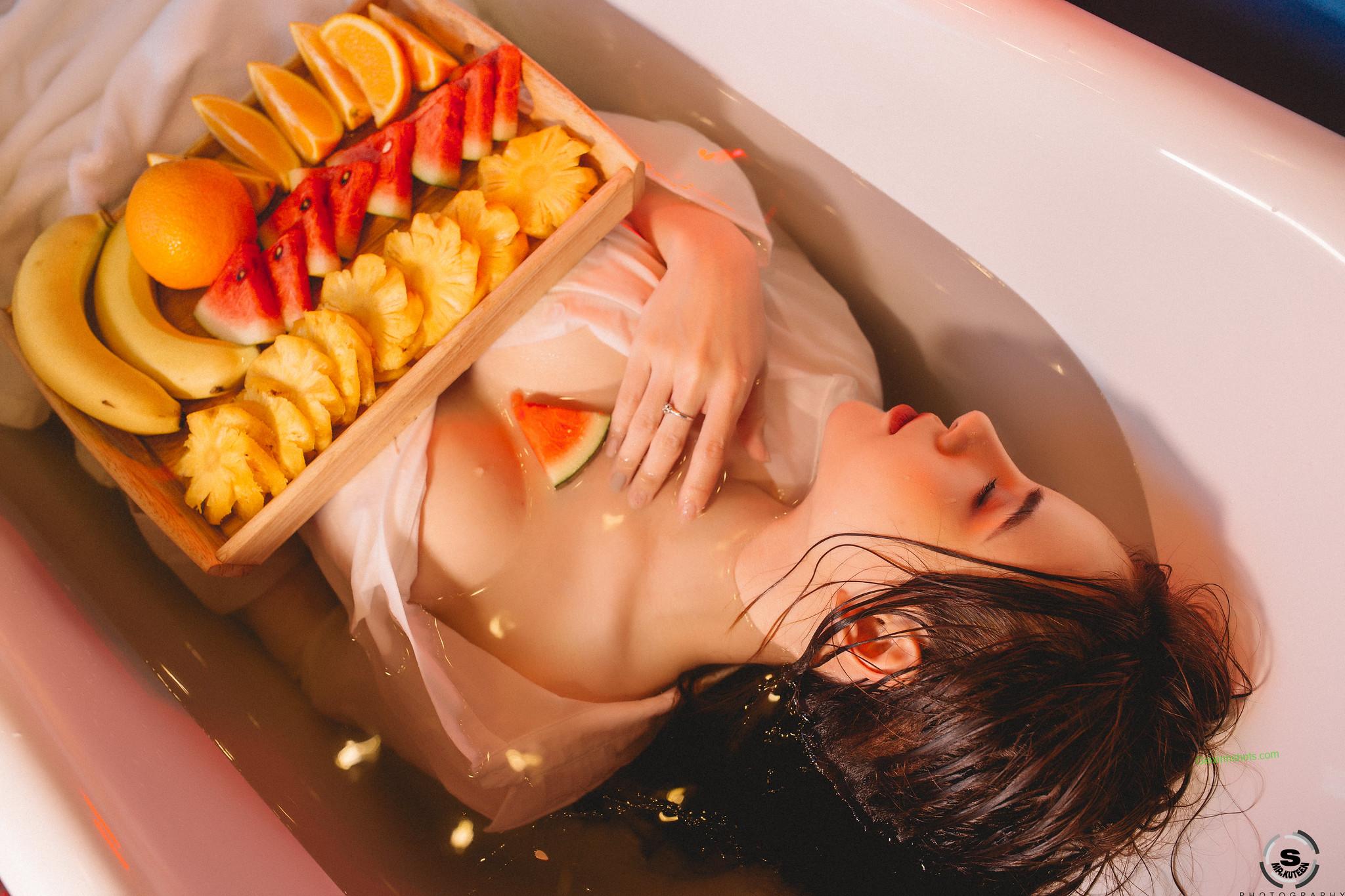 Ánh mắt, bờ môi, dáng vẻ – tất cả đều quyến rũ