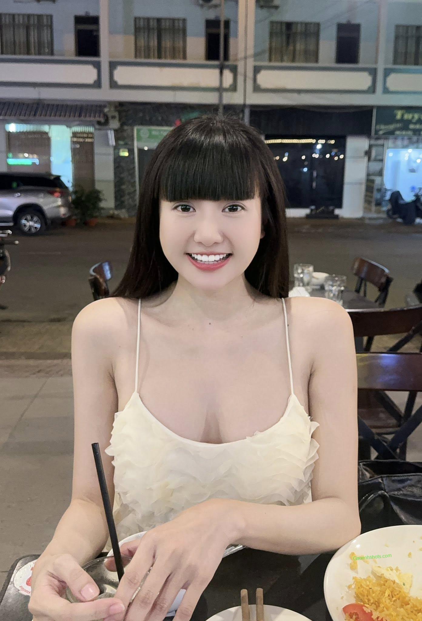 Ảnh gái xinh ngực to ai cũng mê