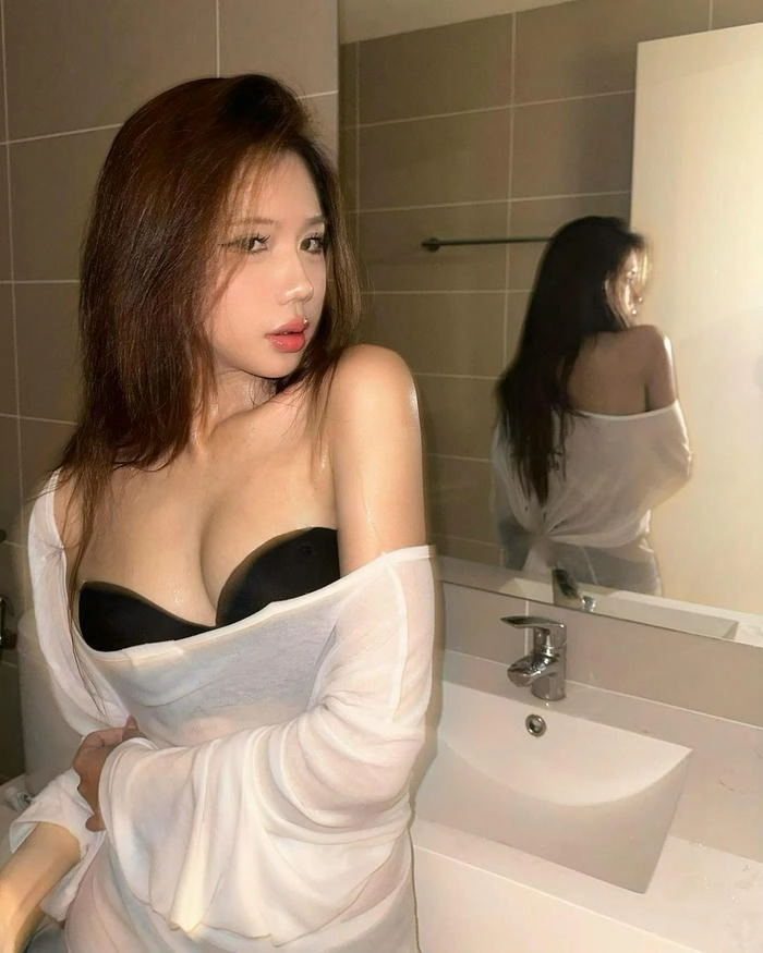 Ảnh gái xinh lộ vú to khiến chàng thèm chảy nước miếng