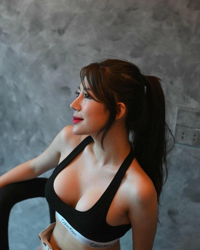 Ảnh Hotgirl show vú đẹp lộ ti