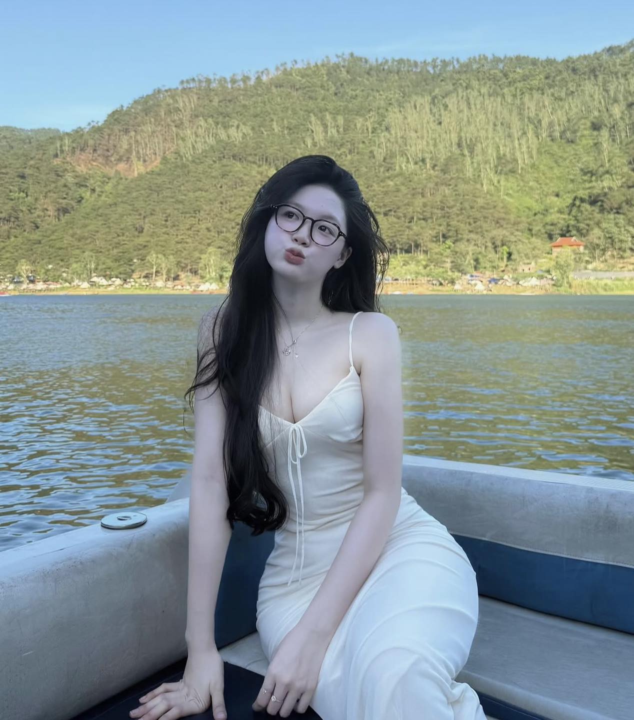 Ảnh gái xinh tóc dài đẹp gái dễ thương