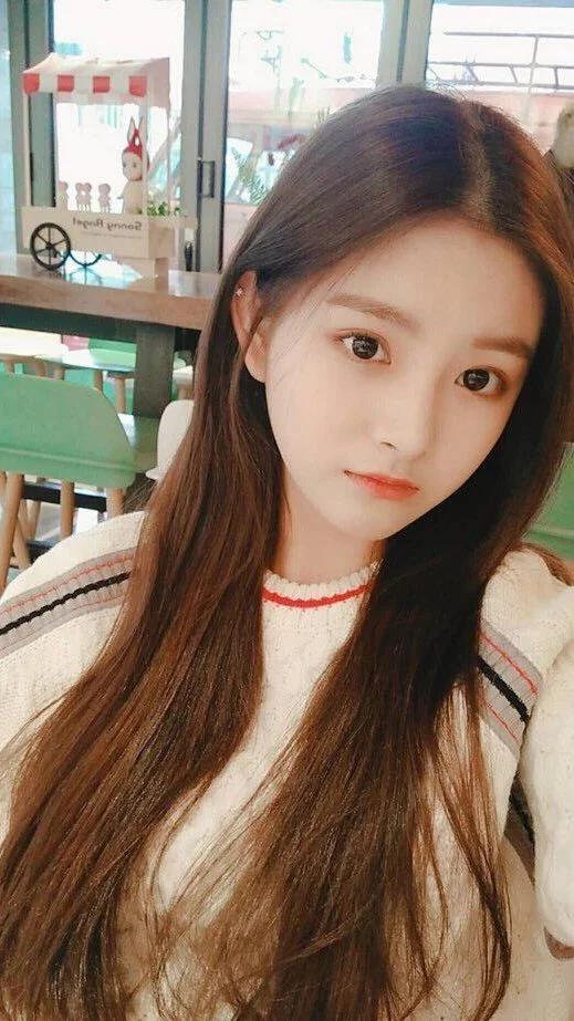 Ảnh gái xinh tóc dài đeo kính đẹp - cực xinh