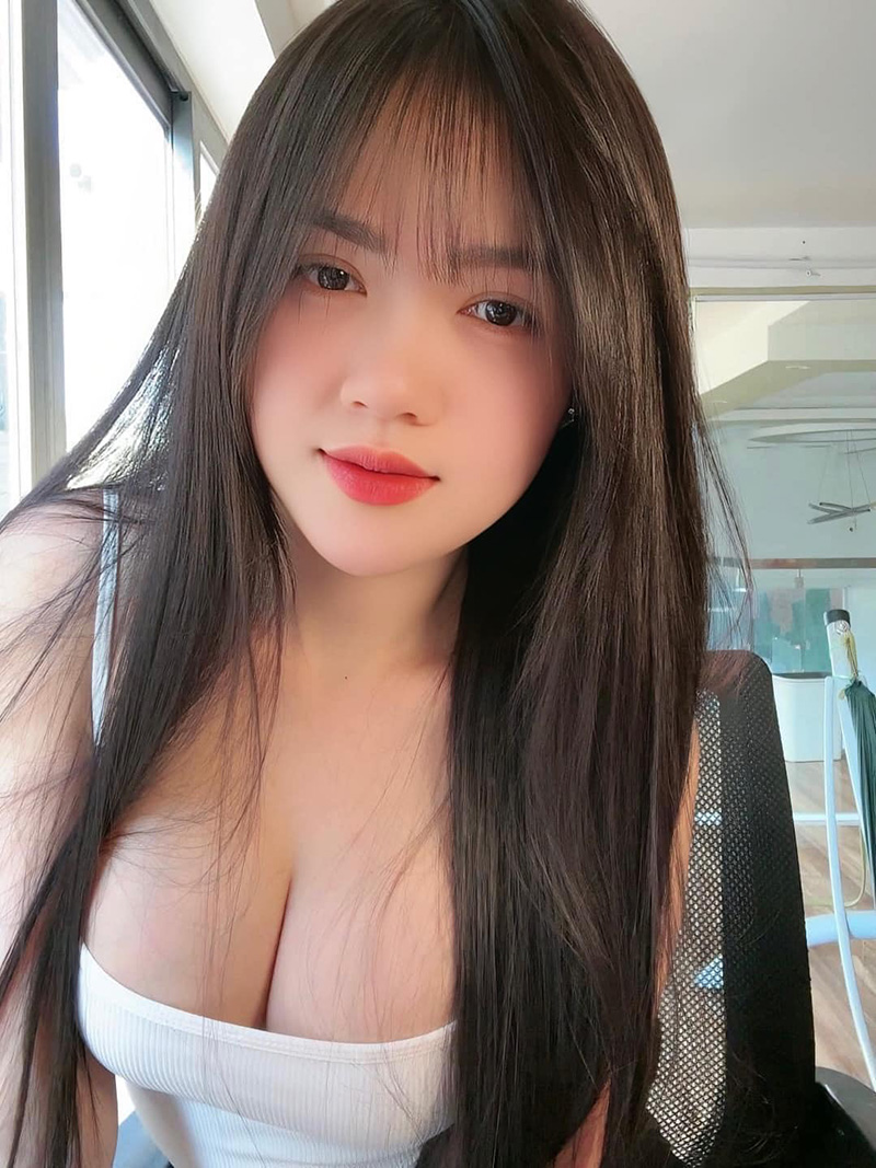 Ảnh gái xinh tóc dài đeo kính đẹp - xinh nhất