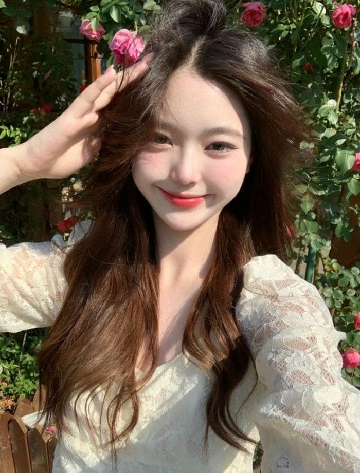 Ảnh Gái Xinh Tóc Dài Đeo Kính Đẹp, Cute, Ngầu, Cá Tính