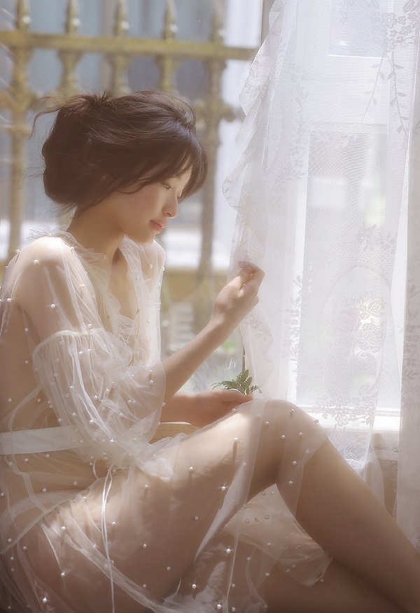 Không thể rời mắt trước em girl xinh có làn dà trắng 'nuột' quyến rũ 