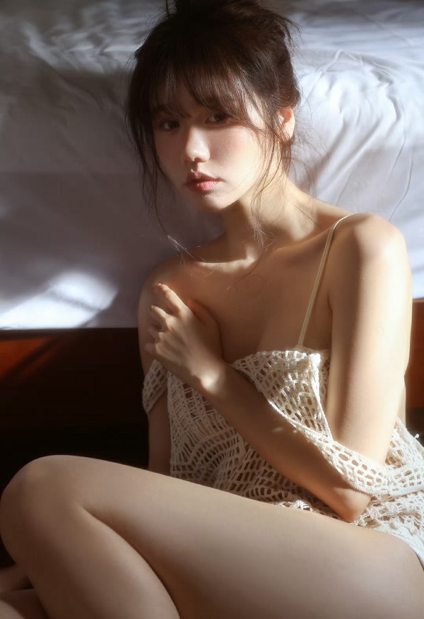 Hình gái xinh dễ thương mặc áo dây