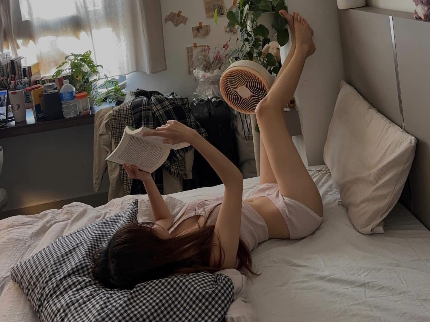 Ảnh gái xinh vú to tự sướng nhìn cực hấp dẫn và kích thích