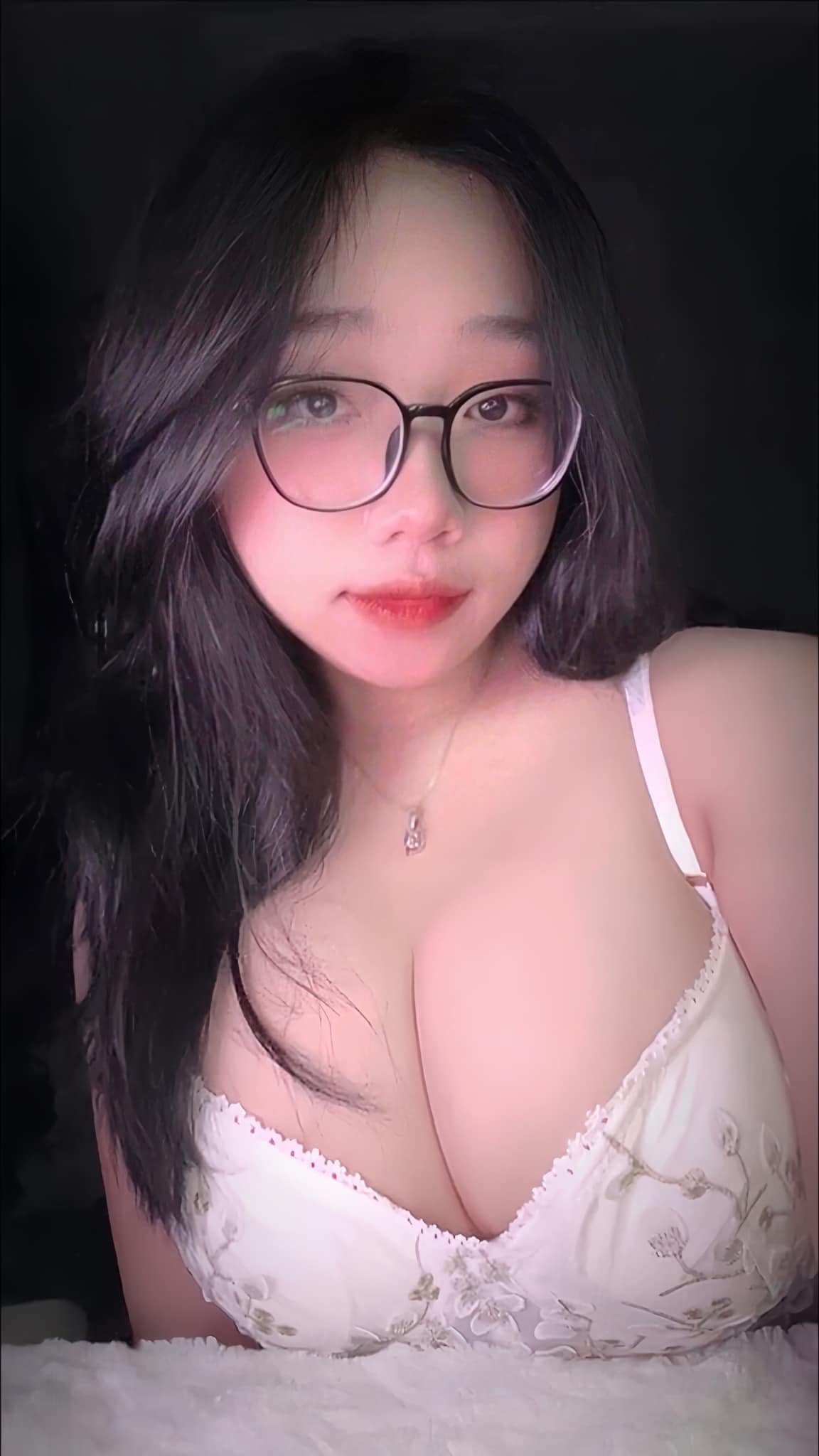 Bộ ảnh vú to của gái xinh lộ nhũ hoa full HD