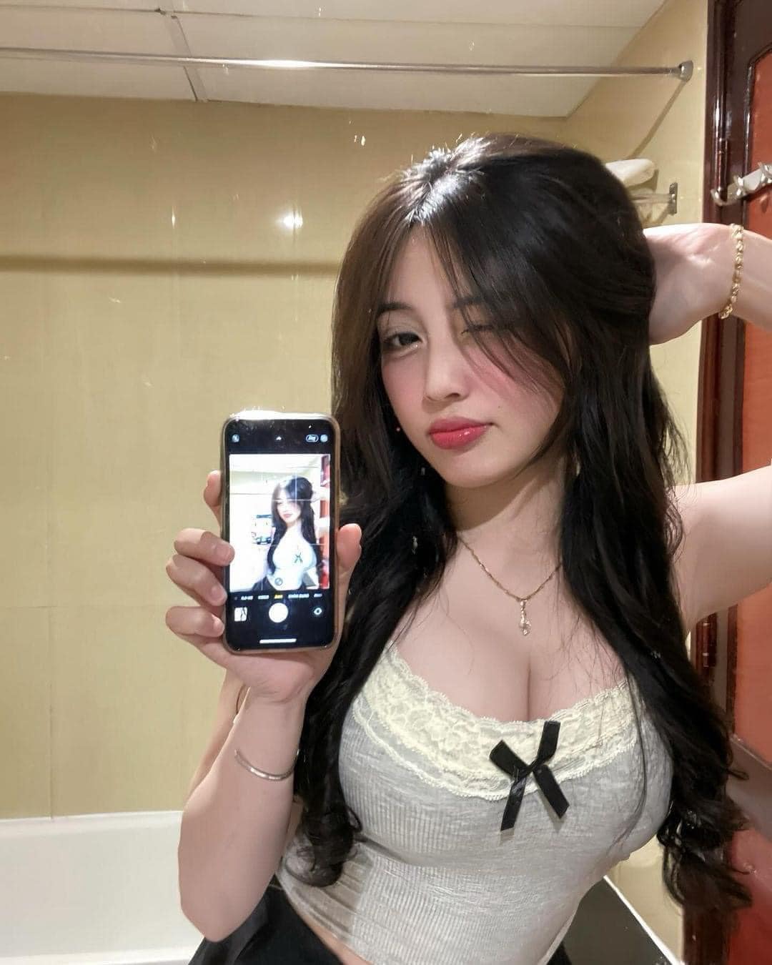 Ảnh gái xinh ngực to, khiêu dâm, gợi cảm