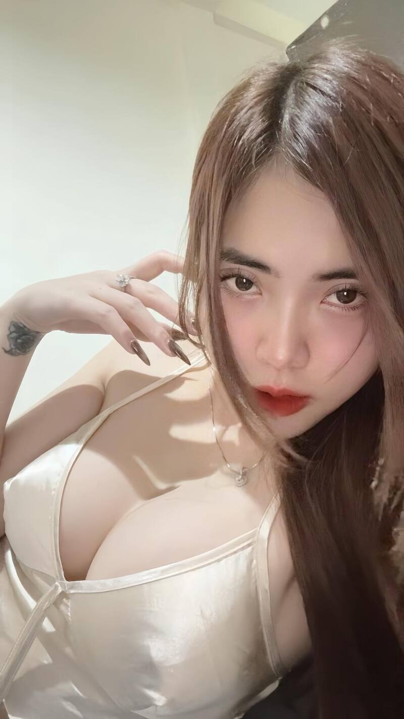 Ảnh cực đã mắt với cặp ngực căng tròn của em girl xinh mới lớn 
