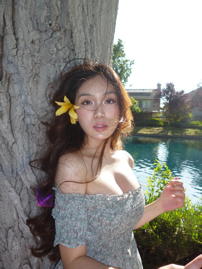 Ảnh Hotgirl diện bikini khoe ngực căng tròn 