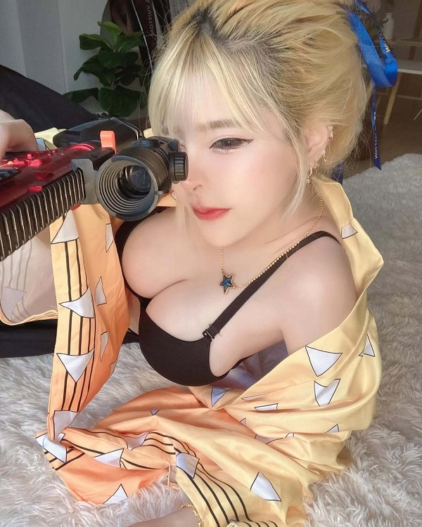 Ảnh hot girl khoe vòng một căng mọng trong bộ bikini gợi cảm