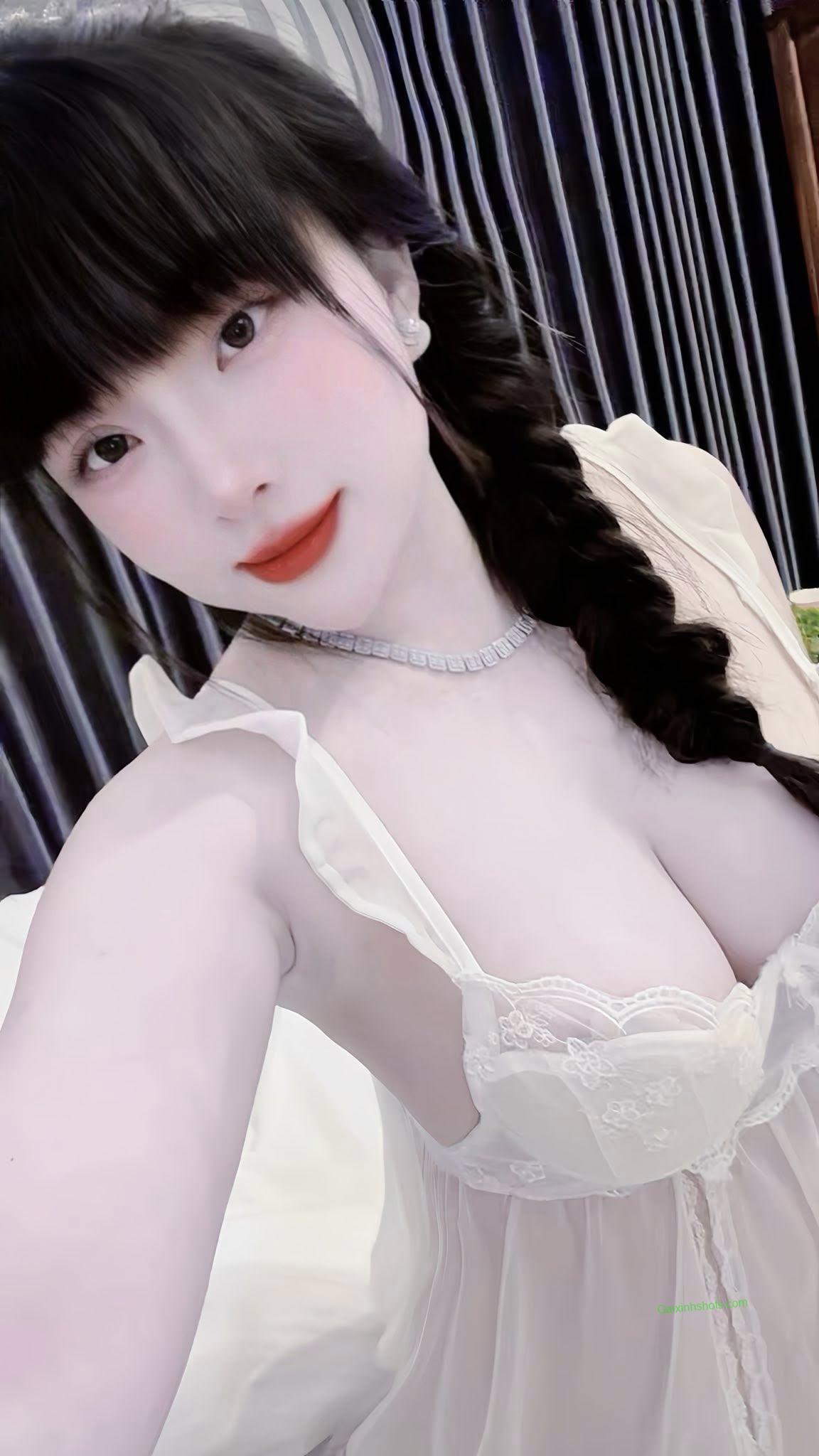 Ảnh gái xinh ngực to tròn