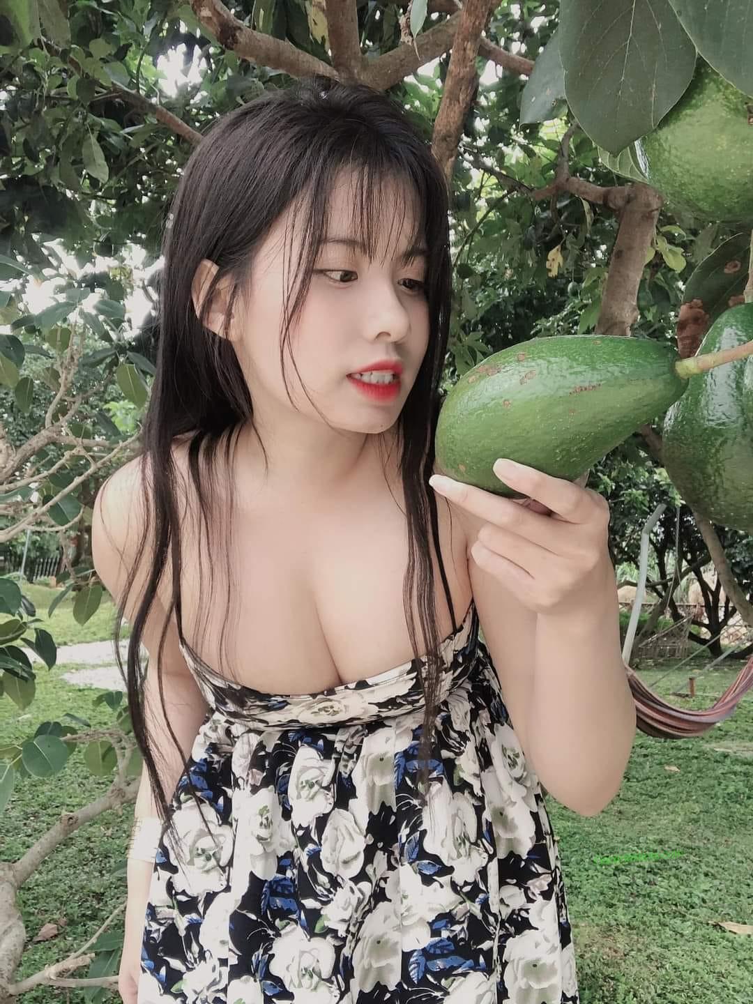 Vẻ đẹp nóng bỏng của cô nàng ngực đầy đặn