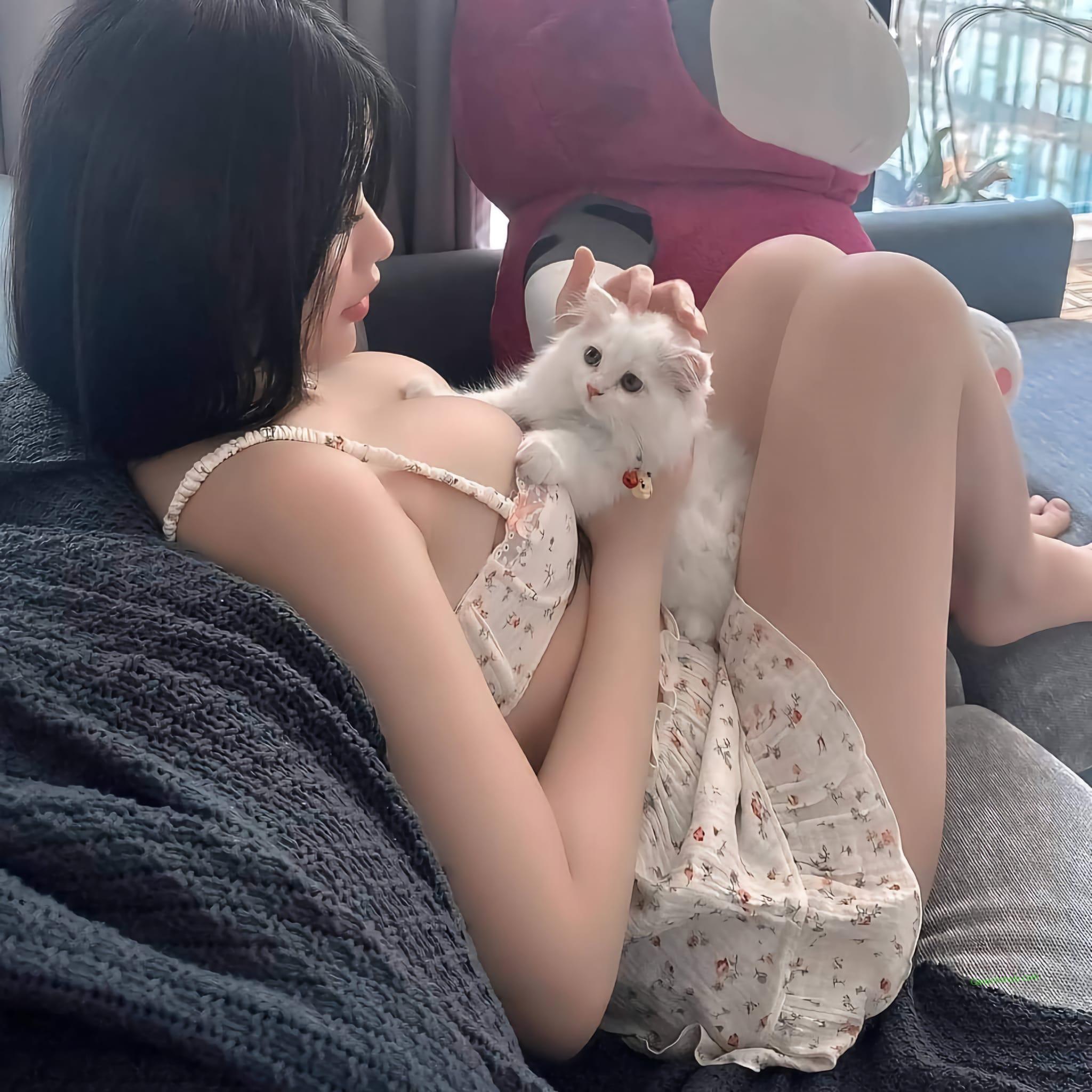 Hình ảnh gái mông to khoe vòng 3 vô cùng sexy