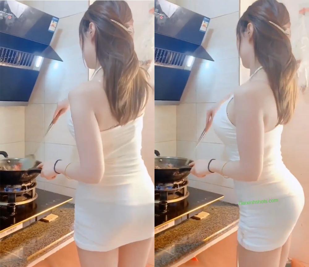 Bộ ảnh nude gái xinh thủ dâm cực nứng