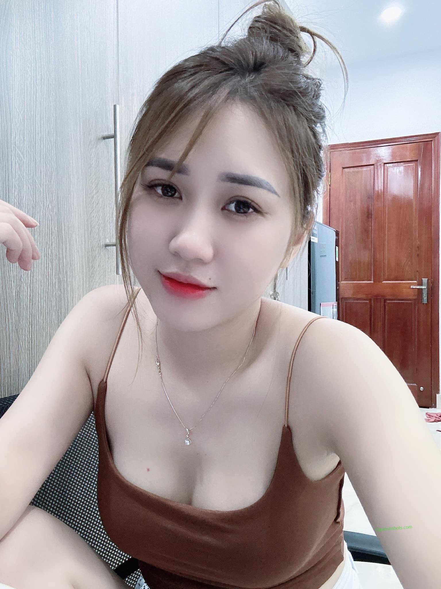 Ảnh gái xinh khoe vú bự cực ngon