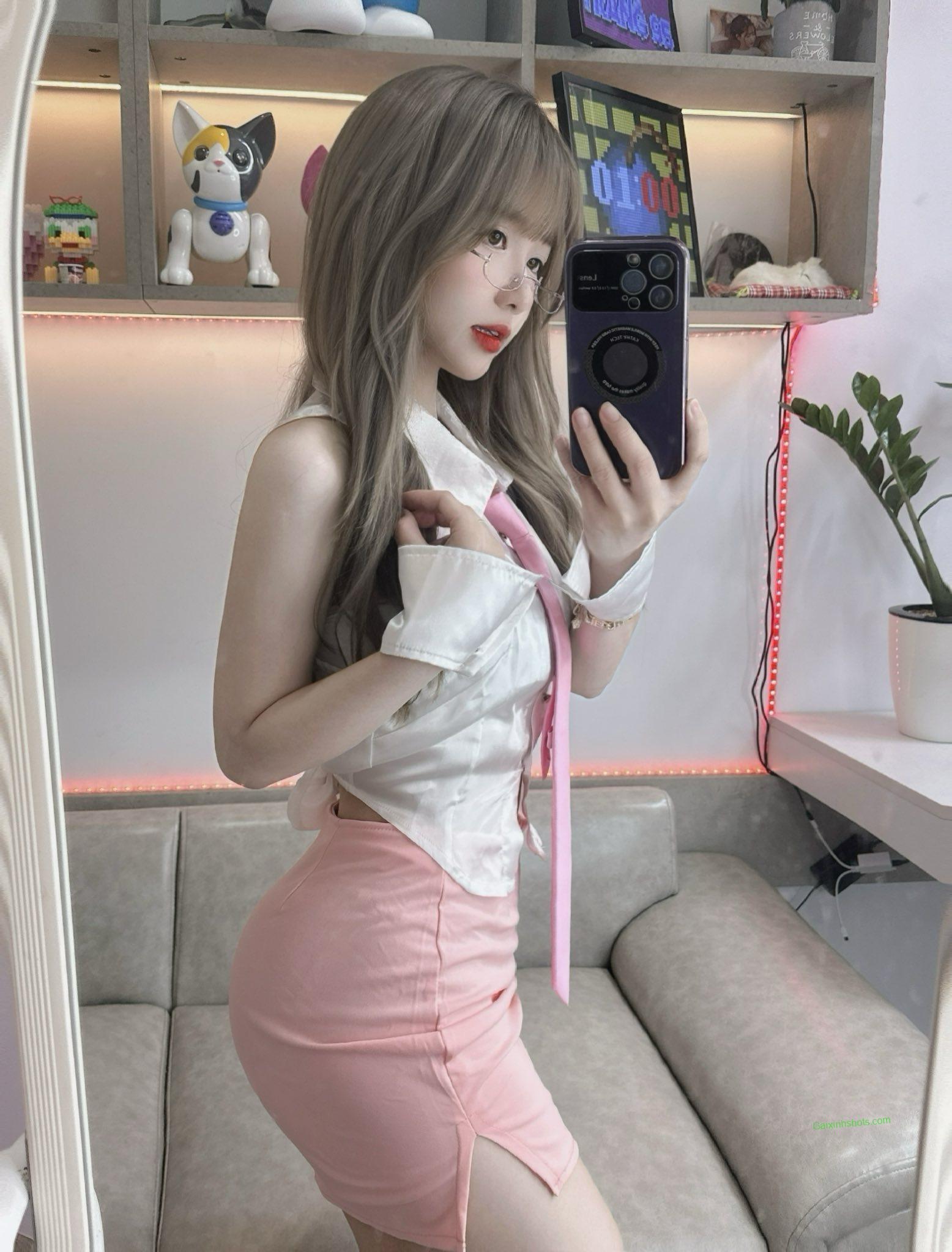 Ảnh hot 18 gái xinh show hàng khoe vú non tơ cực đẹp