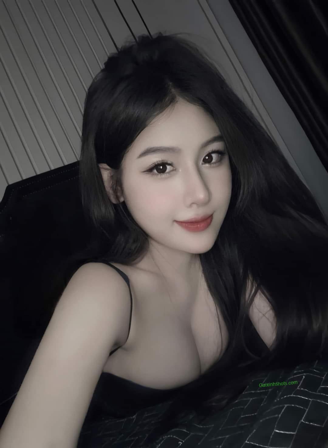 Ảnh gái đẹp ngực to chảy nước miếng