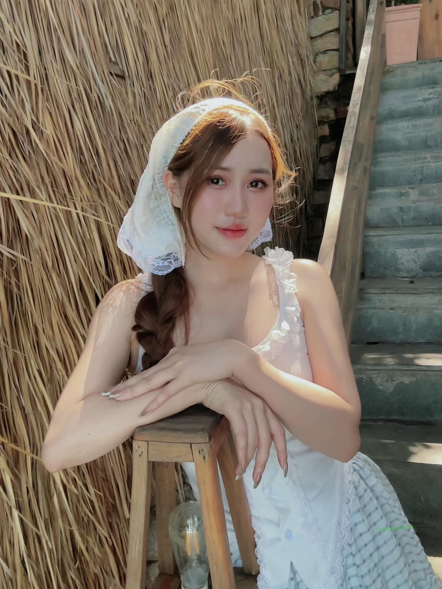 Ảnh hotgirl chụp ảnh khoe vú to