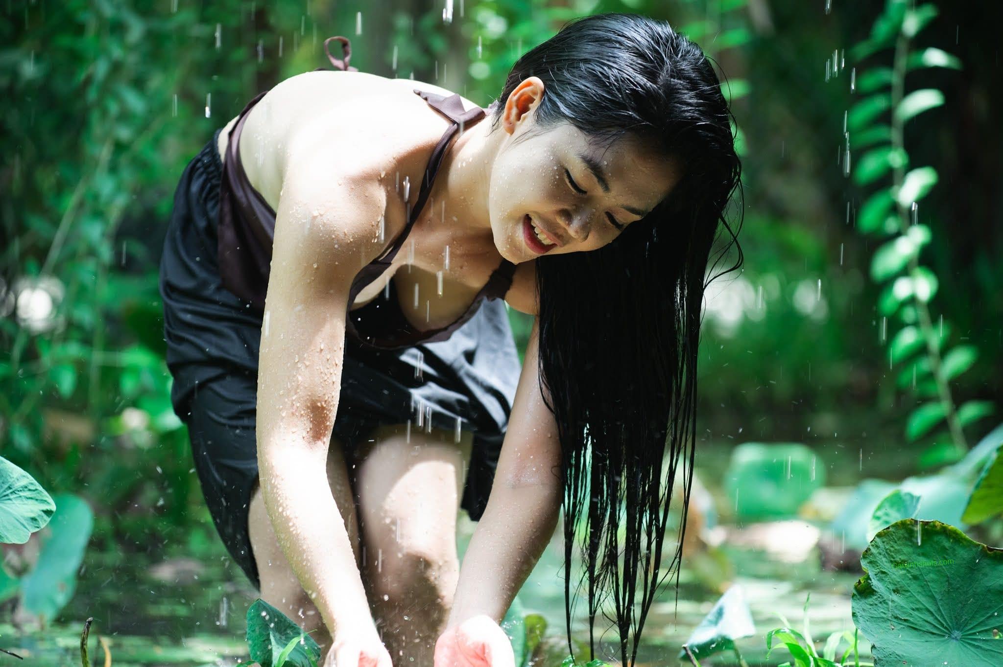 Cô em mẫu ảnh khoe vú show hàng quá mê