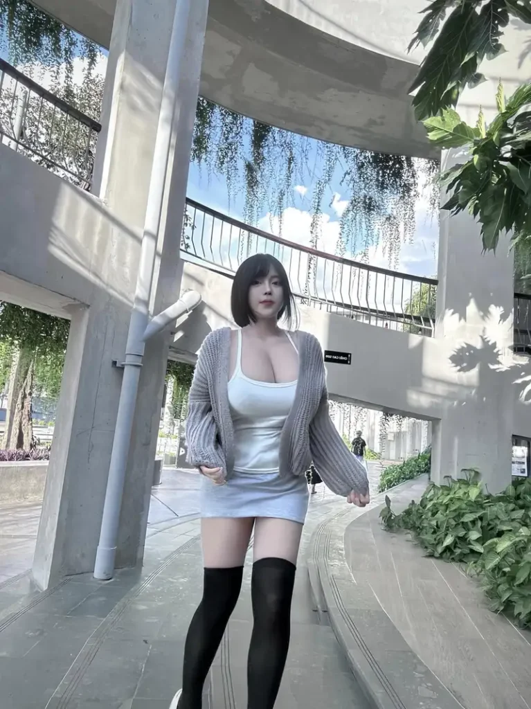 Bộ sưu tập ảnh gái xinh thả rông vòng 1 căng tròn