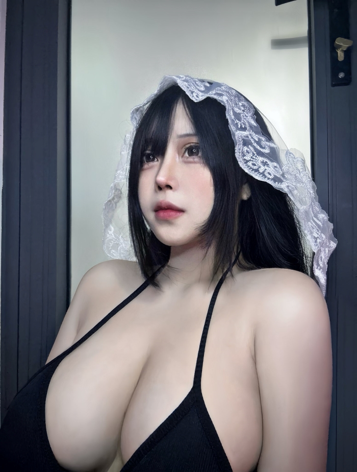 Ảnh gái thả rông với bộ bikini mỏng manh