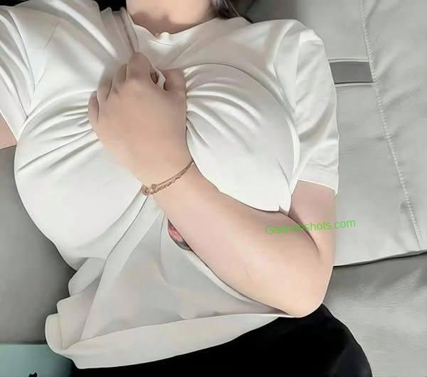 Ảnh học sinh khoe ngực móc bím lồn non hồng