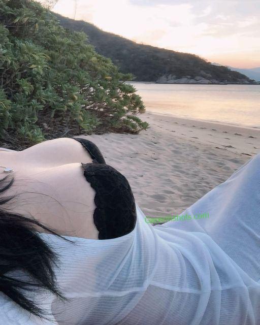 Ảnh gái khoe vú đốt mắt người xem từng khung hình