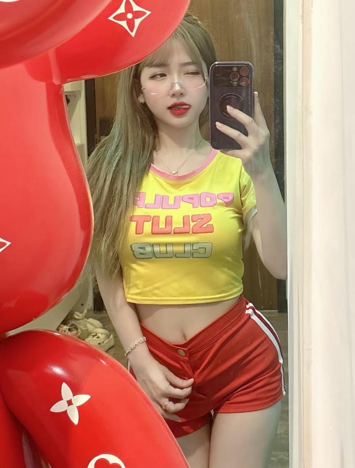 Ảnh Hot girl khoe thân hình và nét đẹp dịu nhẹ