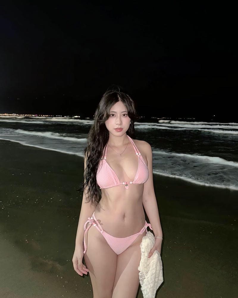 Hình Ảnh Gái Xinh 2K Mặc Bikini Siêu Nóng Bỏng