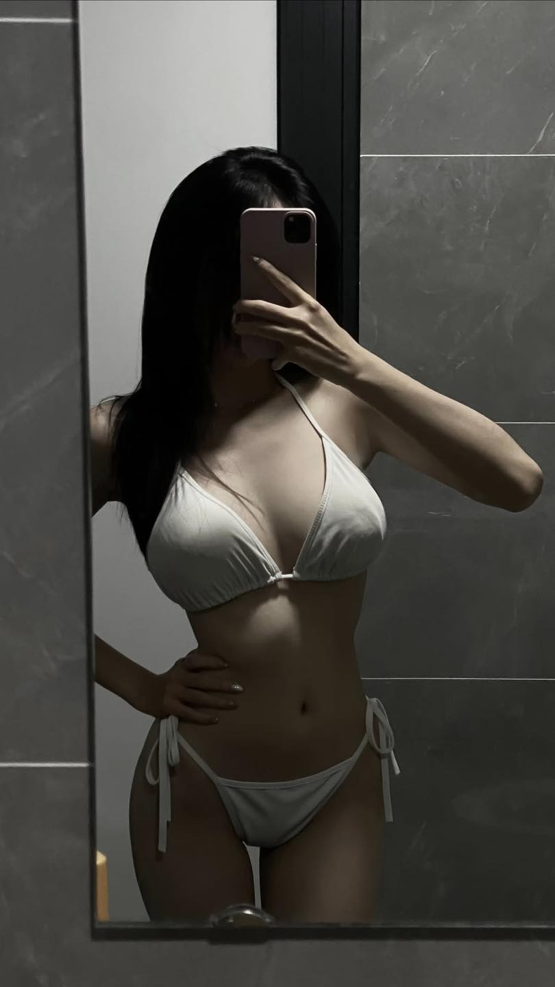 Ảnh Gái Xinh Mặc Bikini Da Trắng Dáng Đẹp Nhất