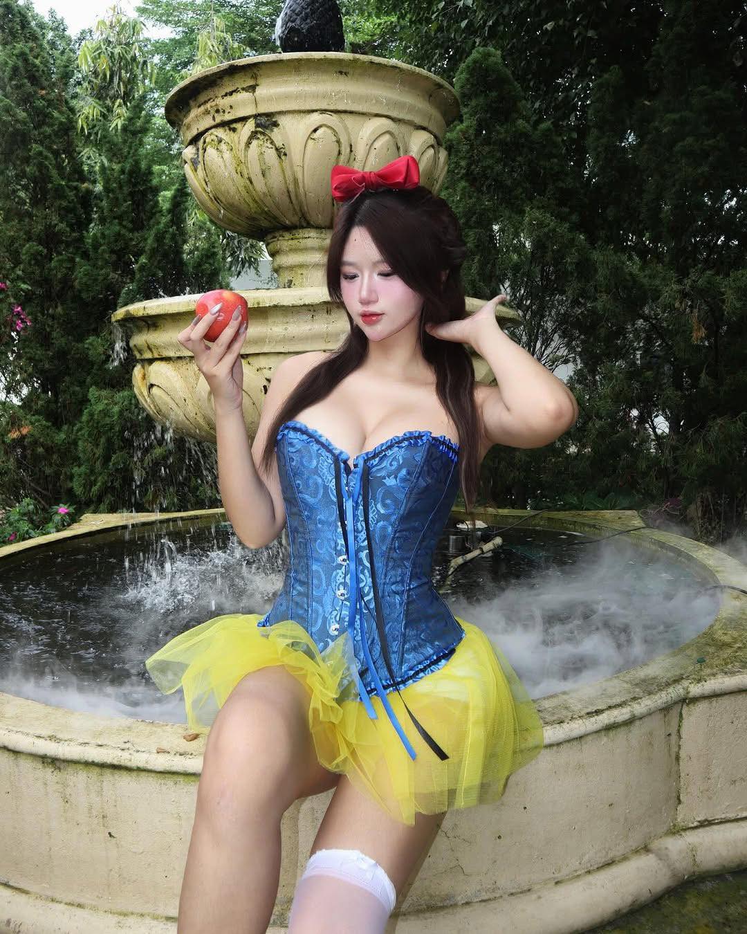 Hình Ảnh Gái Xinh Mặc Bikini Siêu Nhỏ, Mỏng, Xuyên Thấu