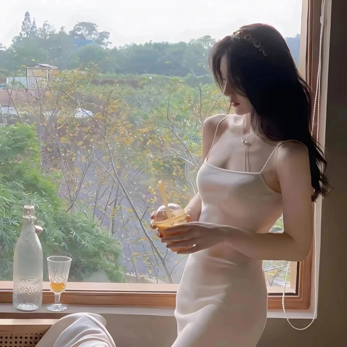 Ảnh hot girl bikini khoe thân hình cực đẹp bên khung cửa sổ cực đẹp